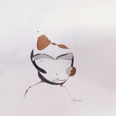 Desenho minimalista de rosto com traços pretos e manchas castanhas