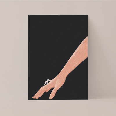 Ilustração de braço comprido rosa claro com pequena figura branca sentada no dedo em poster com fundo preto