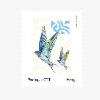 Selo postal com imagem de duas andorinhas em voo e texto Portugal CTT E20g