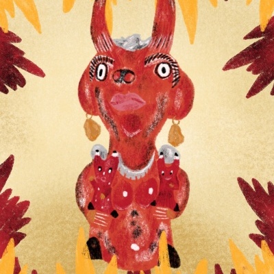 Escultura vermelha com chifres e brincos, rodeada por padrão de chamas amarelas e vermelhas