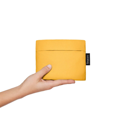 Carteira amarela com etiqueta bebeg