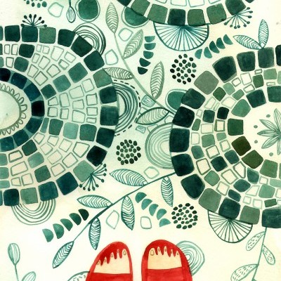 Desenho com padrões circulares verdes e pés com sandálias vermelhas num fundo branco com desenhos florais.