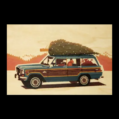 Veículo SUV clássico azul com padrão de madeira e árvore de Natal no tejadilho em fundo laranja.