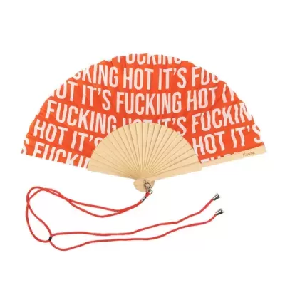 Leque portátil laranja com palavras brancas e armação de madeira