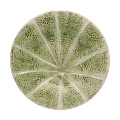Prato redondo verde e branco com padrão que imita uma lima