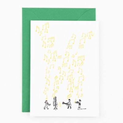 Cartão branco com músicos desenhados e envelope verde