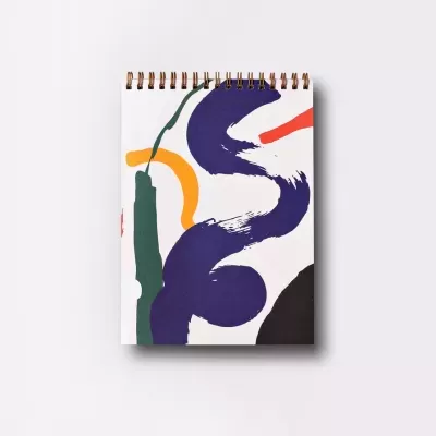 Bloco de notas com capa colorida abstrata e espiral dourada