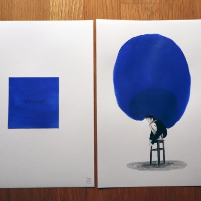 Duas folhas brancas com um quadrado azul e uma ilustração de pessoa com forma azul grande sobre a cabeça