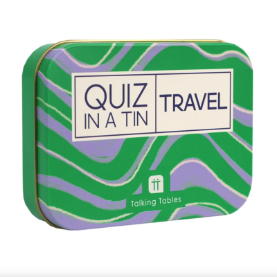 Lata metálica com jogo Quiz In A Tin Travel em verde com padrões roxos
