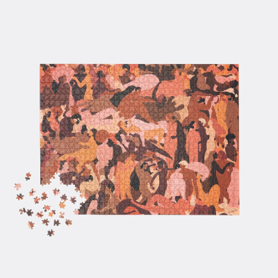 Quebra-cabeças com imagem abstrata em tons castanhos e laranja com peças soltas