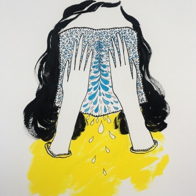 Ilustração de pessoa segurando pano azul com gotas, vestindo amarelo e cabelo preto