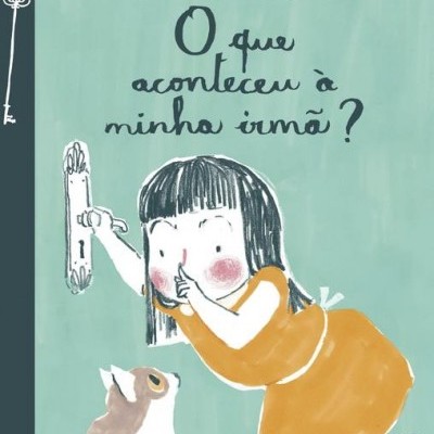 Capa de livro com menina, cão e texto manuscrito em fundo verde
