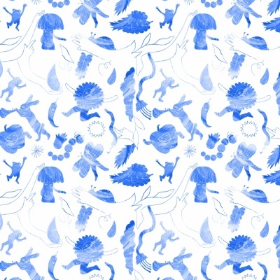 Pano de tecido com padrão ilustrativo azul e branco com cogumelos, mãos e gatos