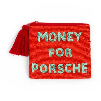 Carteira vermelha com contas e texto em contas azuis MONEY FOR PORSCHE.