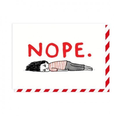 Cartão branco com bordas vermelhas, ilustração de pessoa deitada e texto NOPE.
