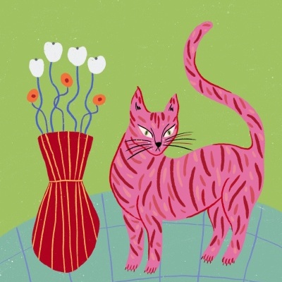 Ilustração de gato rosa com riscas vermelhas ao lado de vaso vermelho com flores sobre superfície azul