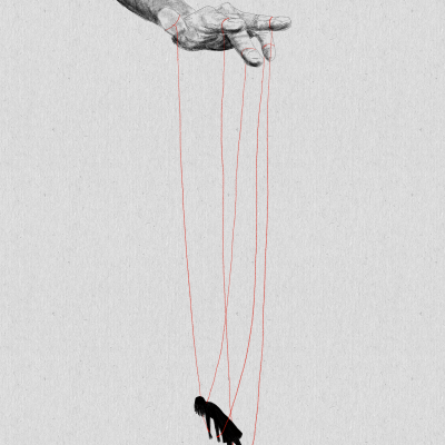 Mão segurando fios vermelhos que controlam uma pequena figura humana vestida de preto sobre fundo cinzento
