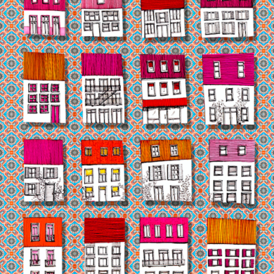 Miniaturas de casas coloridas sobre pano com padrão geométrico
