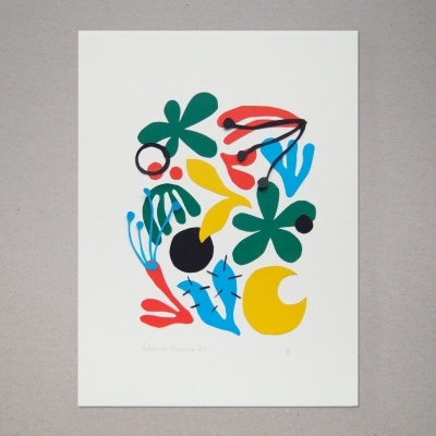 Cartaz artístico com figuras coloridas abstratas sobre fundo branco