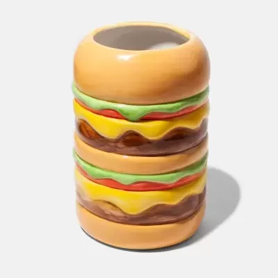 Vaso cerâmico decorado como hambúrguer em fundo branco