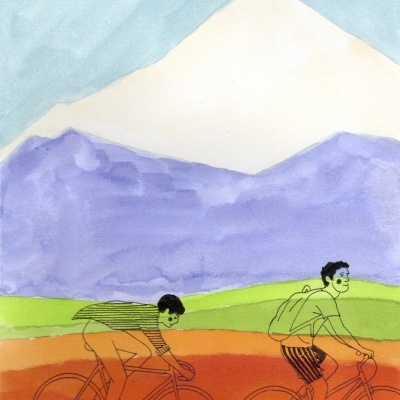 Ilustração de duas pessoas a andar de bicicleta em estrada com montanhas ao fundo