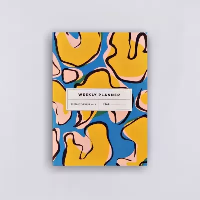 Caderno semanal com capa colorida e etiqueta branca com texto