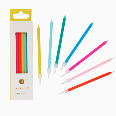 Conjunto de 16 velas coloridas finas em caixa branca com janela e texto