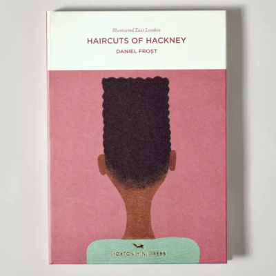 Capa de livro com ilustração de cabelo em bloco e texto Haircuts of Hackney
