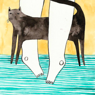 Ilustração de pernas humanas com gato preto esticado entre elas, fundo amarelo e riscas verdes no chão