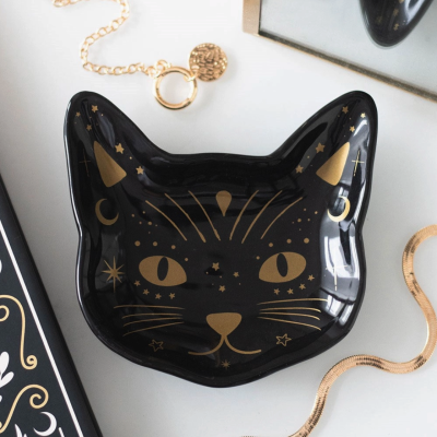 Prato preto em forma de cabeça de gato com decoração dourada