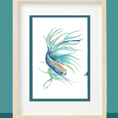Quadro com ilustração de peixe colorido e moldura de madeira clara