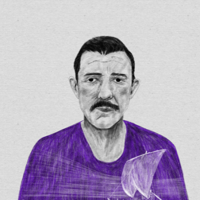 Desenho a carvão de um homem com camisa roxa e barco à vela desenhado na camisa