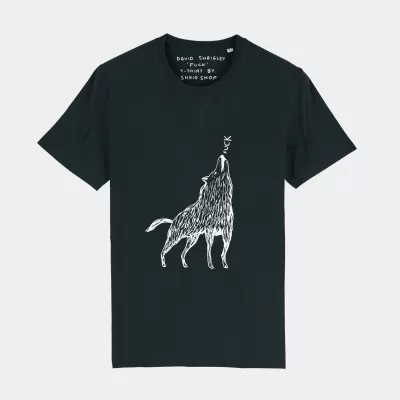 T-shirt preta com ilustração branca de lobo uivando e texto FUCK.