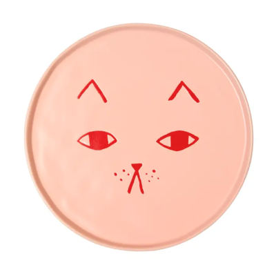 Prato redondo rosa com rosto de gato vermelho
