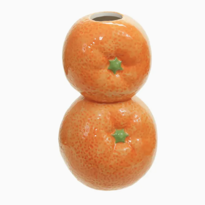 Vaso cerâmico em forma de duas tangerinas empilhadas, cor laranja e verde, textura brilhante.