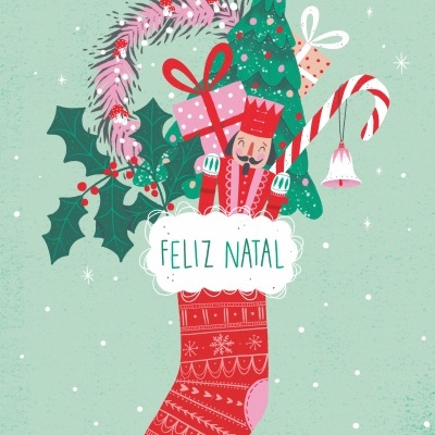 Meia de Natal vermelha com soldado, árvore, presentes e texto 'FELIZ NATAL'