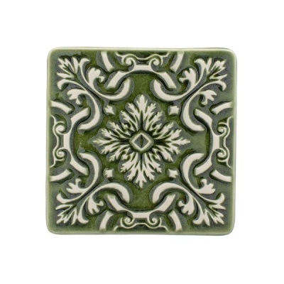 Azulejo quadrado verde com padrão floral em relevo