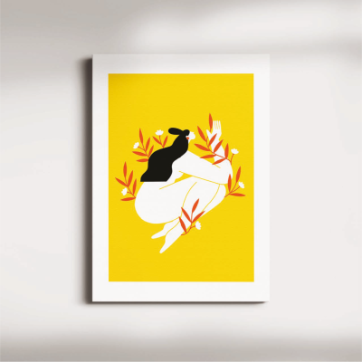Poster decorativo com figura humana estilizada e elementos florais em fundo amarelo