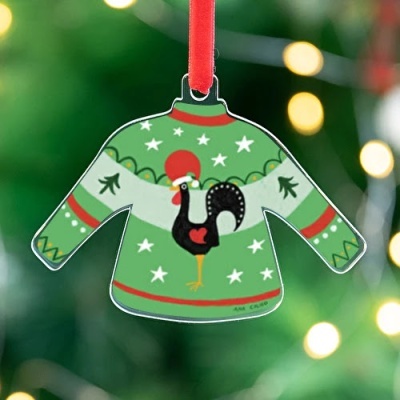 Enfeite pendente em forma de camisola verde com galo e padrões festivos