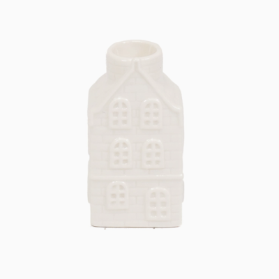 Miniatura cerâmica branca em forma de edifício com relevo de janelas e portas