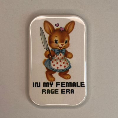 Adesivo com coelho segurando faca e texto em inglês.