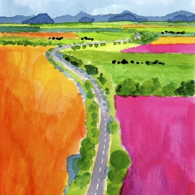 Pintura aguarela de estrada rodeada por campos coloridos e montanhas ao fundo