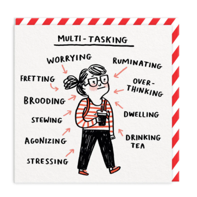 Ilustração de pessoa com camiseta listrada e texto sobre multitarefas e preocupações