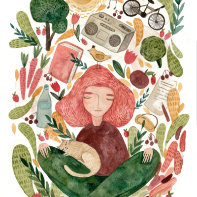 Ilustração de rapariga com gato rodeada de elementos naturais e objetos diversos em aguarela.