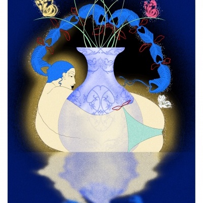 Ilustração artística de figura feminina integrada em vaso azul com borboletas e reflexo na água