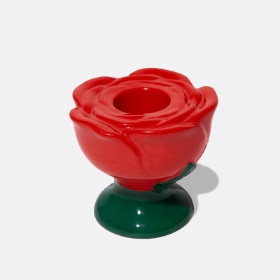 Castiçal em cerâmica vermelho e verde em forma de flor.
