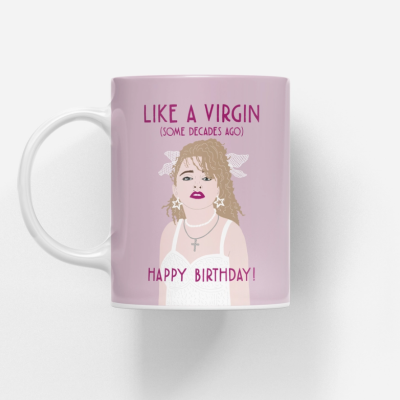 Caneca lilás com ilustração e texto para aniversário