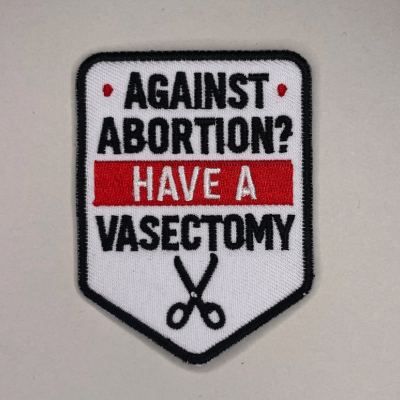 Patch bordado com texto Against Abortion? Have a Vasectomy e imagem de tesoura