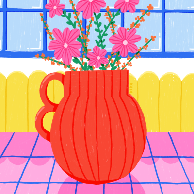 Jarra vermelha com flores cor-de-rosa sobre mesa azulejada cor-de-rosa com fundo de janela azul