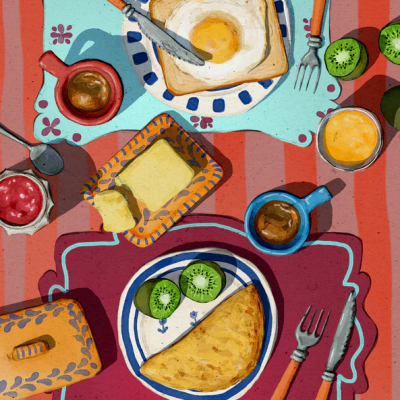 Mesa de pequeno-almoço com torrada, ovo, omeleta, kiwi, manteiga, café e sumo sobre toalha às riscas vermelhas.